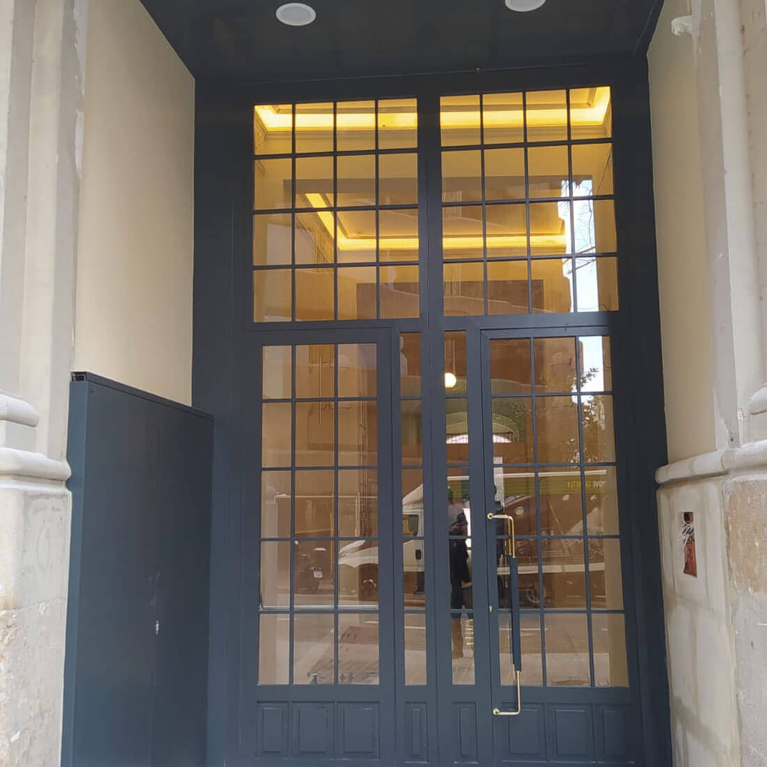 puertas Edificio Aribau
