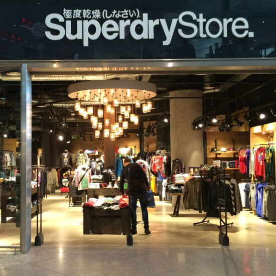 Fugrup-superdry-tienda-diseño de interiores para una tienda de ropa