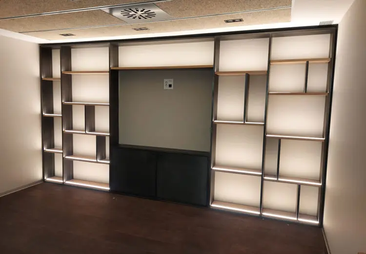 Fabricación y montaje de librería / botellero
