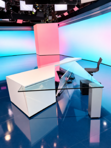 Estructura de acero lacado e inoxidable para mesa de RTVE